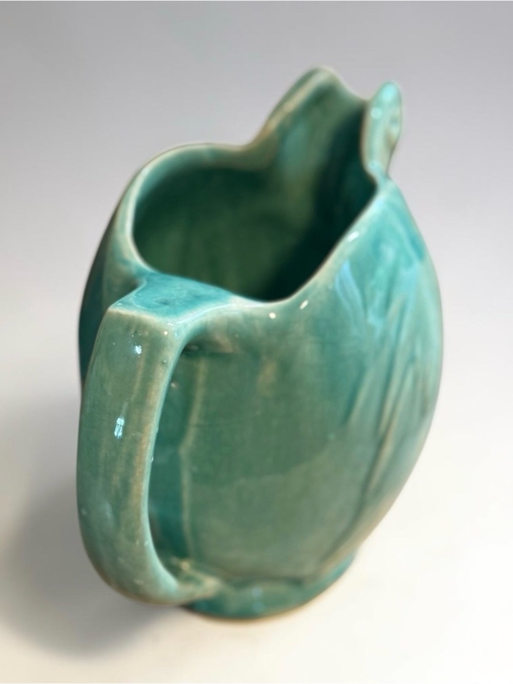 Vintage McCoy Pottery chicken pitcher from the 1940s and 1950s. - Picture 3 of 6